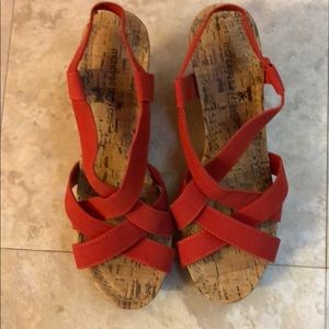 Reddish wedges